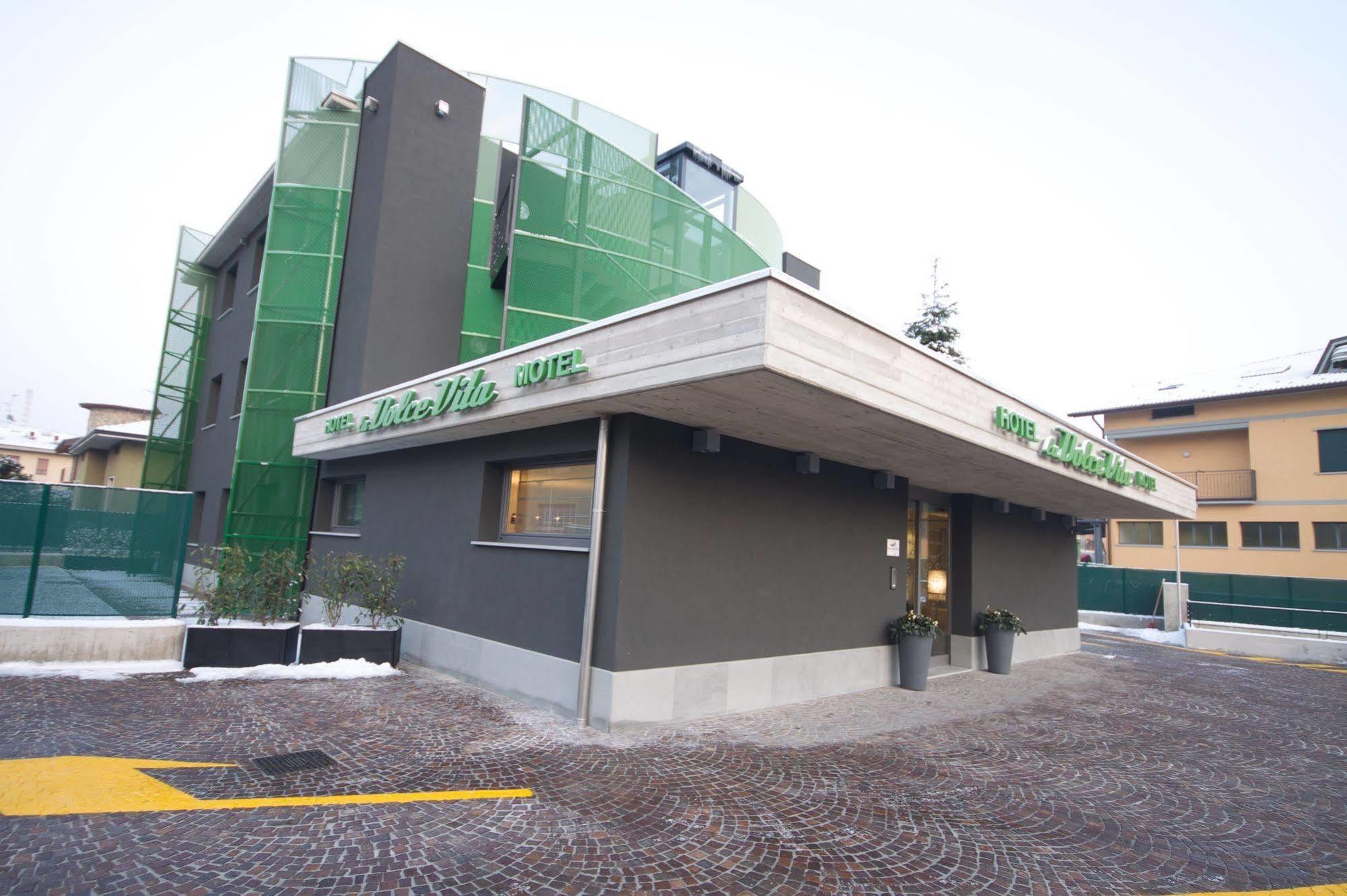 Invilladiserio Hotel Villa di Serio Exteriör bild